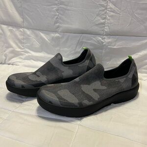 OOFOS OOMG EEZEE LOW WOMENS Sz 12 USA